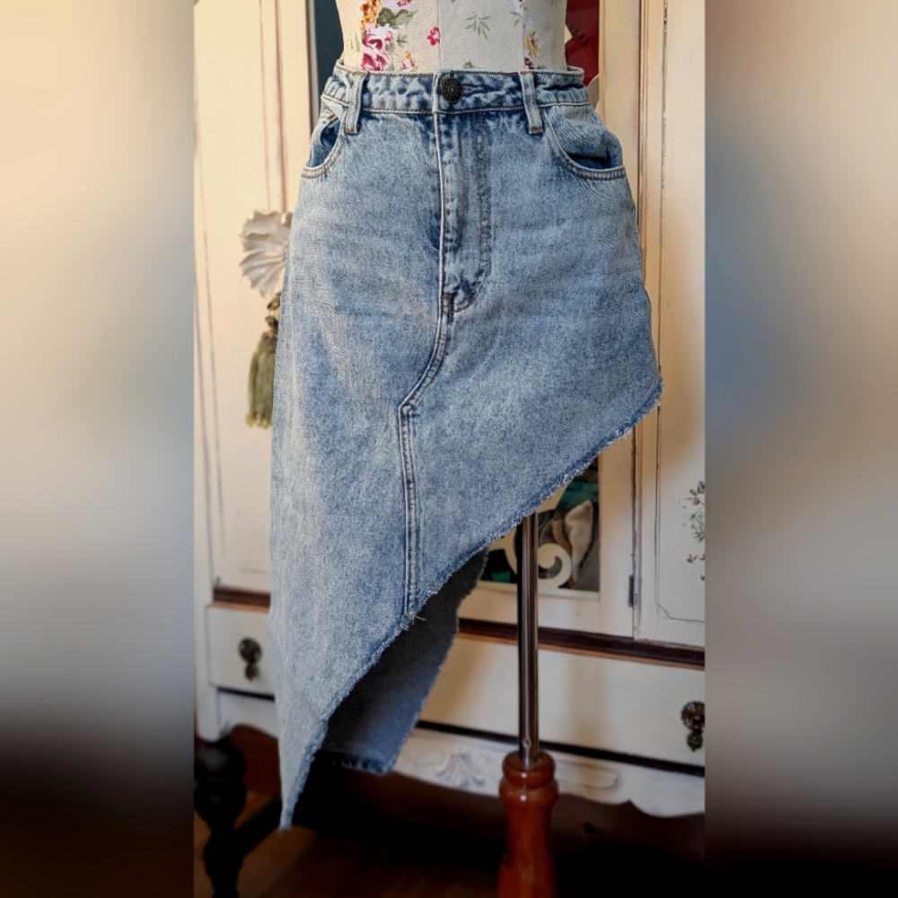 Momoshero Asymmetrical Denim Skirt‎